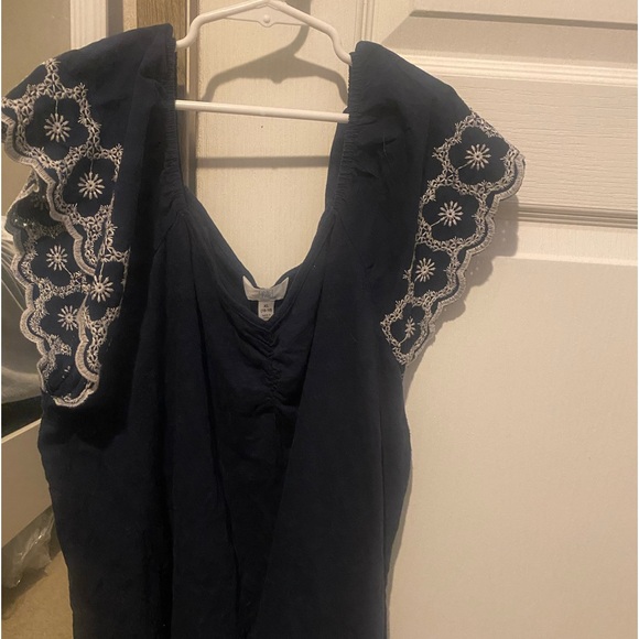 Navy flower embroidery on shoulders - Picture 2 of 2